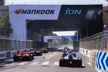 Jake Dennis Berada di Jalur untuk Kejuaraan Dunia setelah Cuaca Panas di Hankook Rome E-Prix